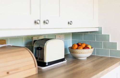 Bourton-on-the-Hill House | Pass the Keys | Cosy Cottage | 17th century | Garden | Parking