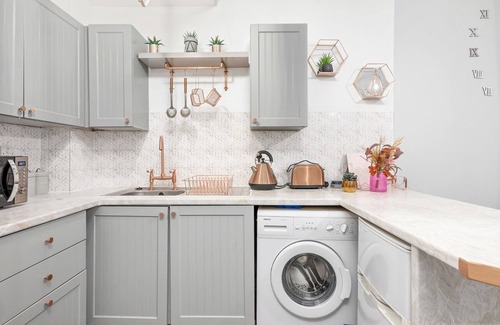 Tollcross Apartment | Pass the Keys | 2BR Central Edinburgh Apartment