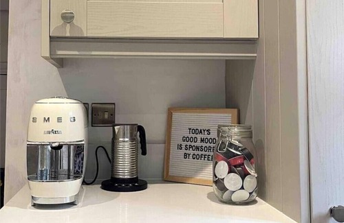 Steeple Aston House | Pass the Keys | Boho Chic Cottage & Wild Garden nr Soho Farmhouse