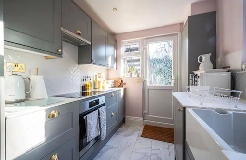 East Walworth Apartment | Pass the Keys | Boutique apartment 15 mins bus to Central London