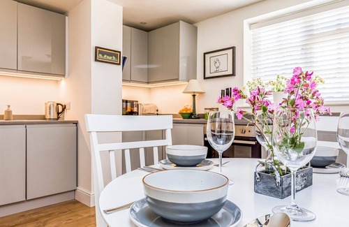 Funtington House | Pass the Keys | Charming Cottage with Garden