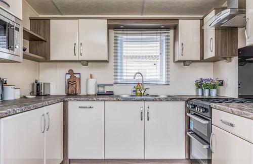 Chichester House | Pass the Keys | Charming Chalet at Lakeside Park