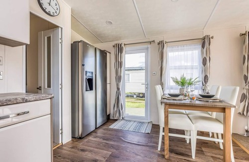 Chichester House | Pass the Keys | Charming Chalet at Lakeside Park