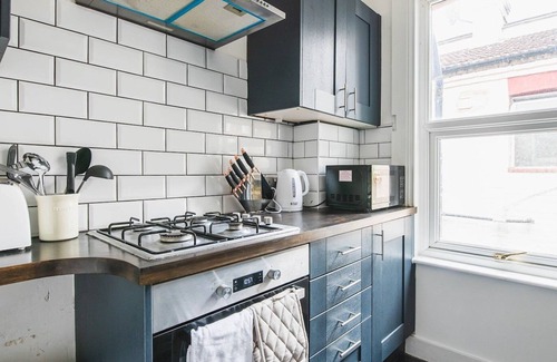 Lea Bridge Apartment | Pass the Keys | Charming and Bright Flat in Leyton