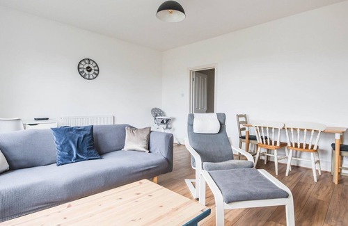 Lea Bridge Apartment | Pass the Keys | Charming and Bright Flat in Leyton