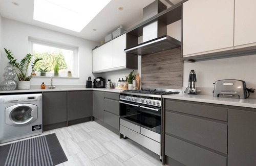 Eltham South House | Pass the Keys | Charming 2-Bed Home/Garden/Great Travel Links