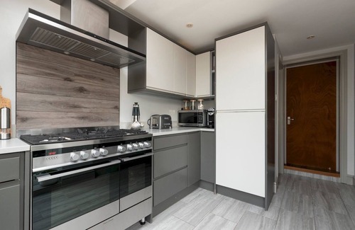 Eltham South House | Pass the Keys | Charming 2-Bed Home/Garden/Great Travel Links