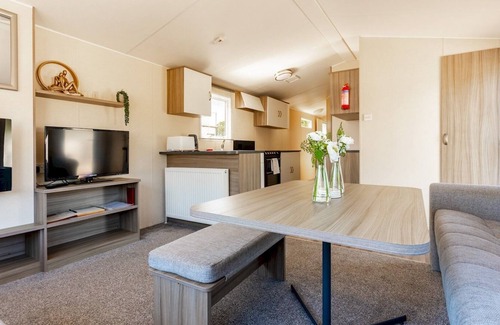 Wimborne House | Pass the Keys | Cheerful 2 bedroom caravan with parking