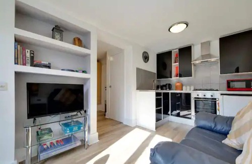 Cambridge House | Pass the Keys | Cosy Cabin in Central Cambridge Free Parking