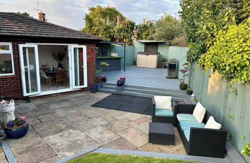 Marlow House | Pass the Keys | Cosy Family Home with Parking