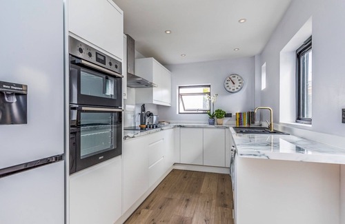 Felpham House | Pass the Keys | Delightful 2 Bed House a Stones Throw From Beach