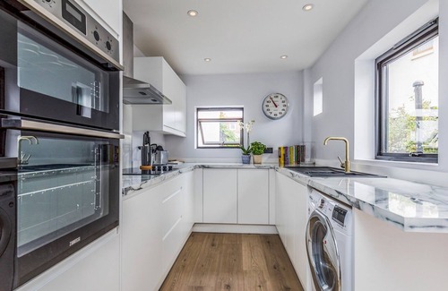 Felpham House | Pass the Keys | Delightful 2 Bed House a Stones Throw From Beach