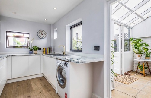 Felpham House | Pass the Keys | Delightful 2 Bed House a Stones Throw From Beach