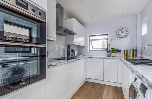 Felpham House | Pass the Keys | Delightful 2 Bed House a Stones Throw From Beach