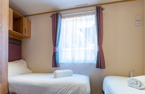 Wimborne House | Pass the Keys | Delightful 2 bedroom caravan with parking