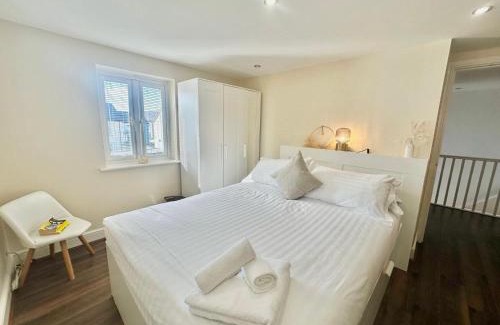 Kidwelly House | Pass the Keys Family home walking distance to beach Pet friendly