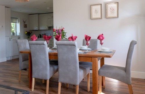 Ebrington House | Pass the Keys | The Stables - Stylish cottage | hot tub | parking