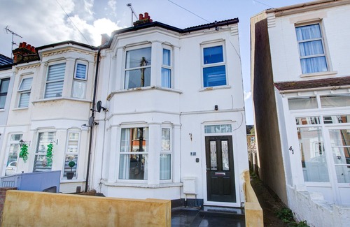 Southend-on-Sea House | Pass the Keys | Beautiful House in SouthChurch
