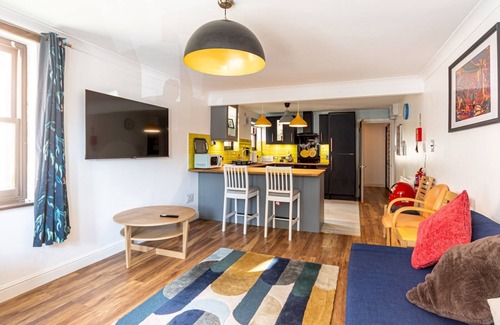 Southend-on-Sea Apartment | Pass the Keys | Cosy flat next to the seafront