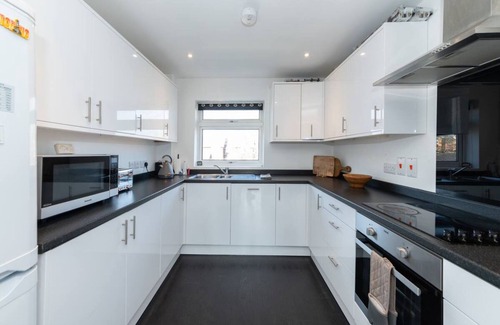 Caversham Apartment | Pass the Keys | Heart of Emmer Green with Stylish Interiors