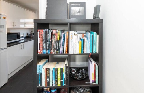 Caversham Apartment | Pass the Keys | Heart of Emmer Green with Stylish Interiors
