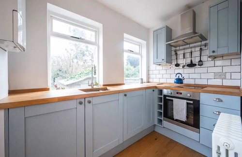 Lewisham Apartment | Pass the Keys | Hither Green ground floor flat with garden London