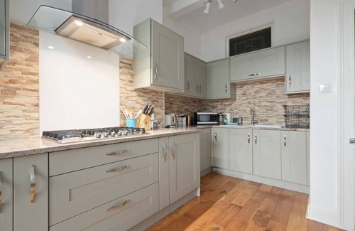 Bonnington Apartment | Pass the Keys | Homely Central 2 bedroom