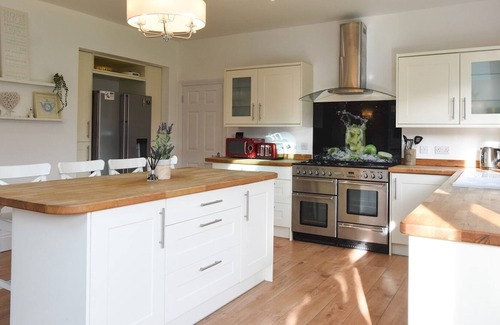 Waterlooville House | Pass the Keys | Huge 4bed - Sleeps 8 - Great Access To South Coast