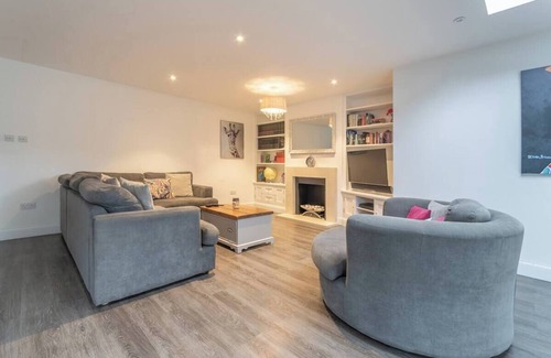 Chelmsford House | Pass the Keys | Large and spacious House in Chelmsford!
