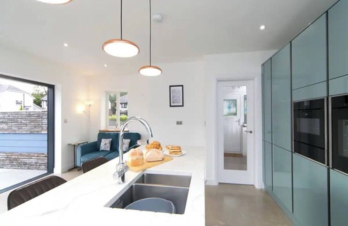Bangor House | Pass the Keys | Large Modern Home in Bangor
