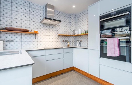 Roath House | Pass the Keys Lovely 1 Bed Apartment with Parking close to City