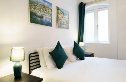Cathedral Quarter Apartment | Pass the Keys Luxury 2BR W Balcony Cathedral Qtr. Parking