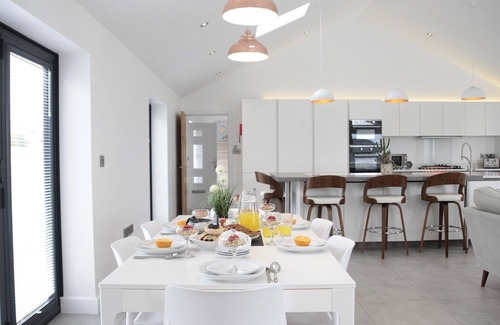 Bodorgan House | Pass the Keys | Luxury Property with Stunning View
