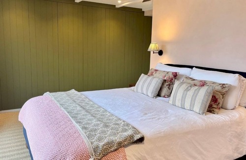 Harpenden House | Pass the Keys | Luxury Family Friendly 3 Bedroom home in Harpenden