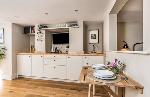 Chichester Apartment | Pass the Keys | Modern Central Chichester Studio w/Parking & Wi-Fi