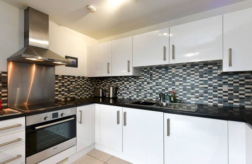 Century Wharf Apartment | Pass the Keys | Modern 1-Bed Apartment with Parking|Century Wharf