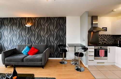 Century Wharf Apartment | Pass the Keys | Modern 1-Bed Apartment with Parking|Century Wharf