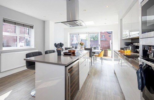 Trafford House | Pass the Keys | Modern and Stylish 4 Bed Family Home Sleeps 8