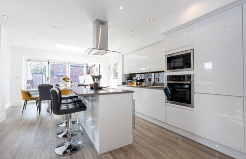 Trafford House | Pass the Keys | Modern and Stylish 4 Bed Family Home Sleeps 8