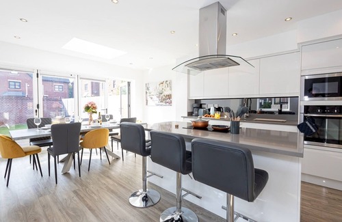 Trafford House | Pass the Keys | Modern and Stylish 4 Bed Family Home Sleeps 8