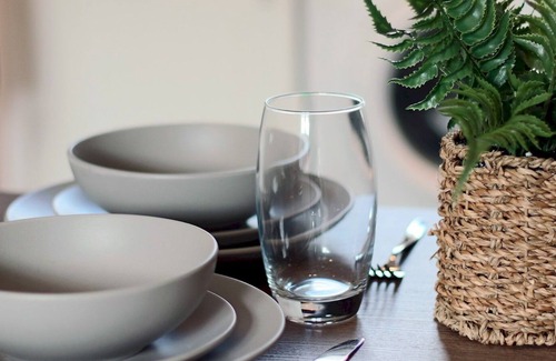 Hilton House | Pass the Keys | Modern Coach House with private parking