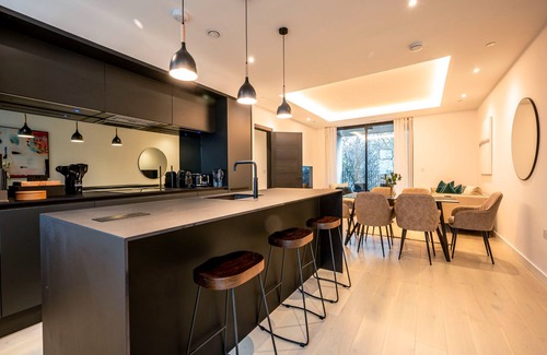 Hackney Downs Apartment | Pass the Keys | Modern Exuberance and Luxury at Lucent House