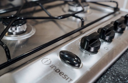 Kirkby House | Pass the Keys | Modern and Cozy Kirkby Retreat Parking Sleeps 5