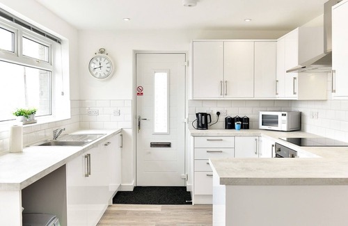 Killay House | Pass the Keys | Newly Renovated Bungalow - Stunning views of Gower