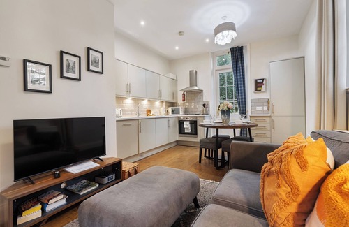 York House | Pass the Keys | No. 6 - Wisteria Cottage