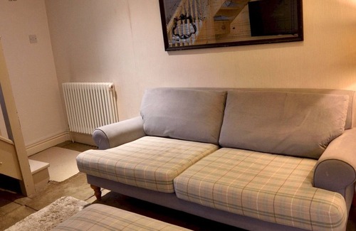 Scampton House | Pass the Keys | Scampton Cottage