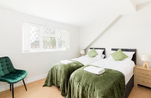 Leamington Spa House | Pass the Keys Self Contained 2 Bed with Parking Leamington Spa