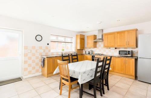 Leamington Spa House | Pass the Keys Self Contained 2 Bed with Parking Leamington Spa