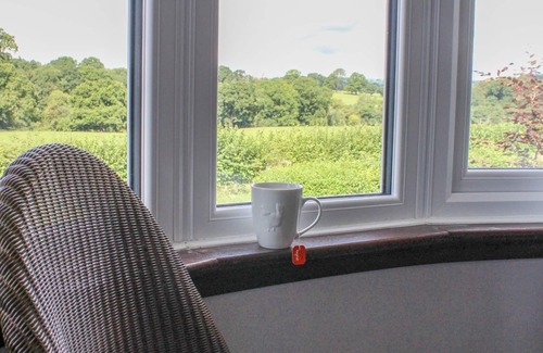 Pentrefelin House | Pass the Keys | Spacious family home close to Llandeilo