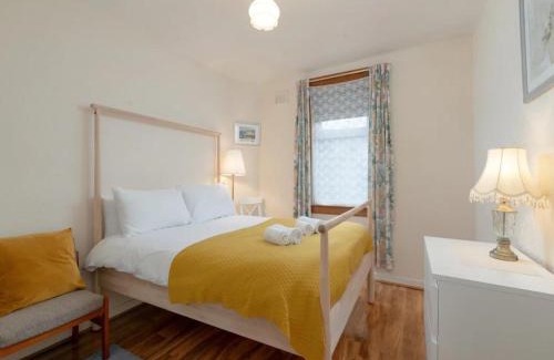 Ellemford House | Pass the Keys Spacious Murrayfield Flat